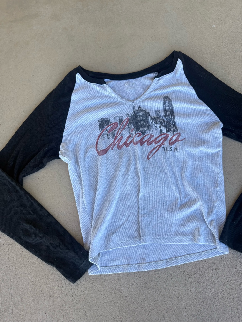 Hollister Women’s Chicago USA Raglan Long Sleeve Graphic Top – Size XL